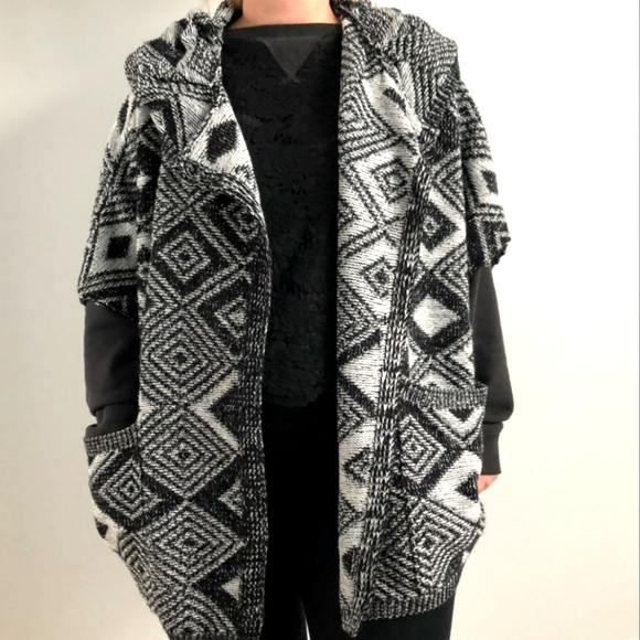FYLO London Oversized Open Front Cardigan Sweater Poncho Geo Size Med - Picture 1 of 10